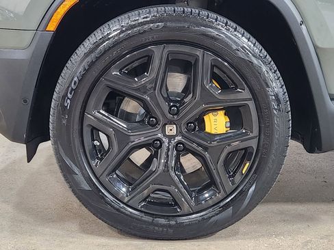 Used 2023 Rivian R1S Launch Edition image 19