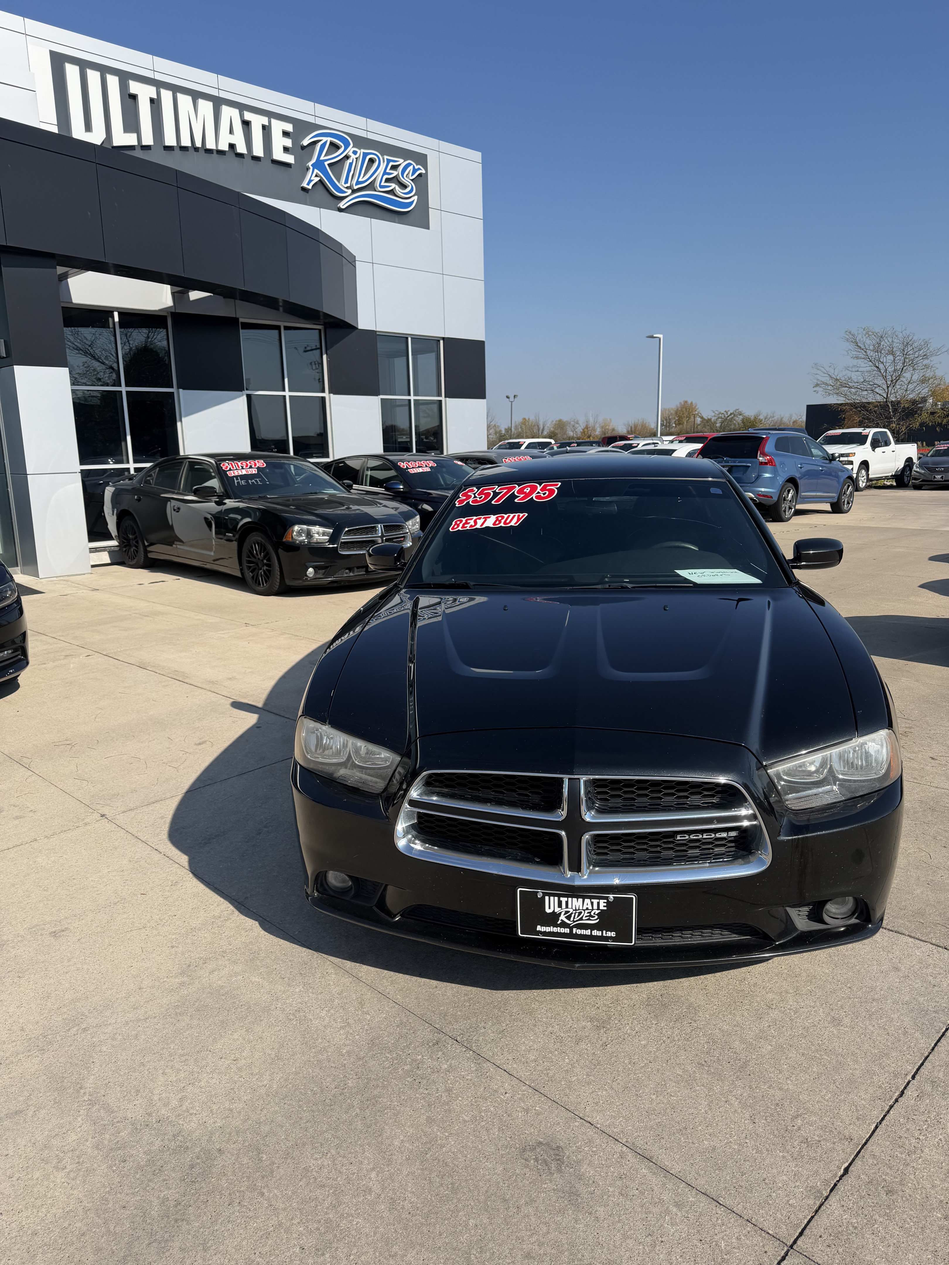 Used 2011 Dodge Charger SE RWD image 2