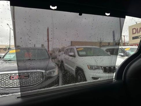 Used 2020 Chrysler Pacifica Touring-L image 25