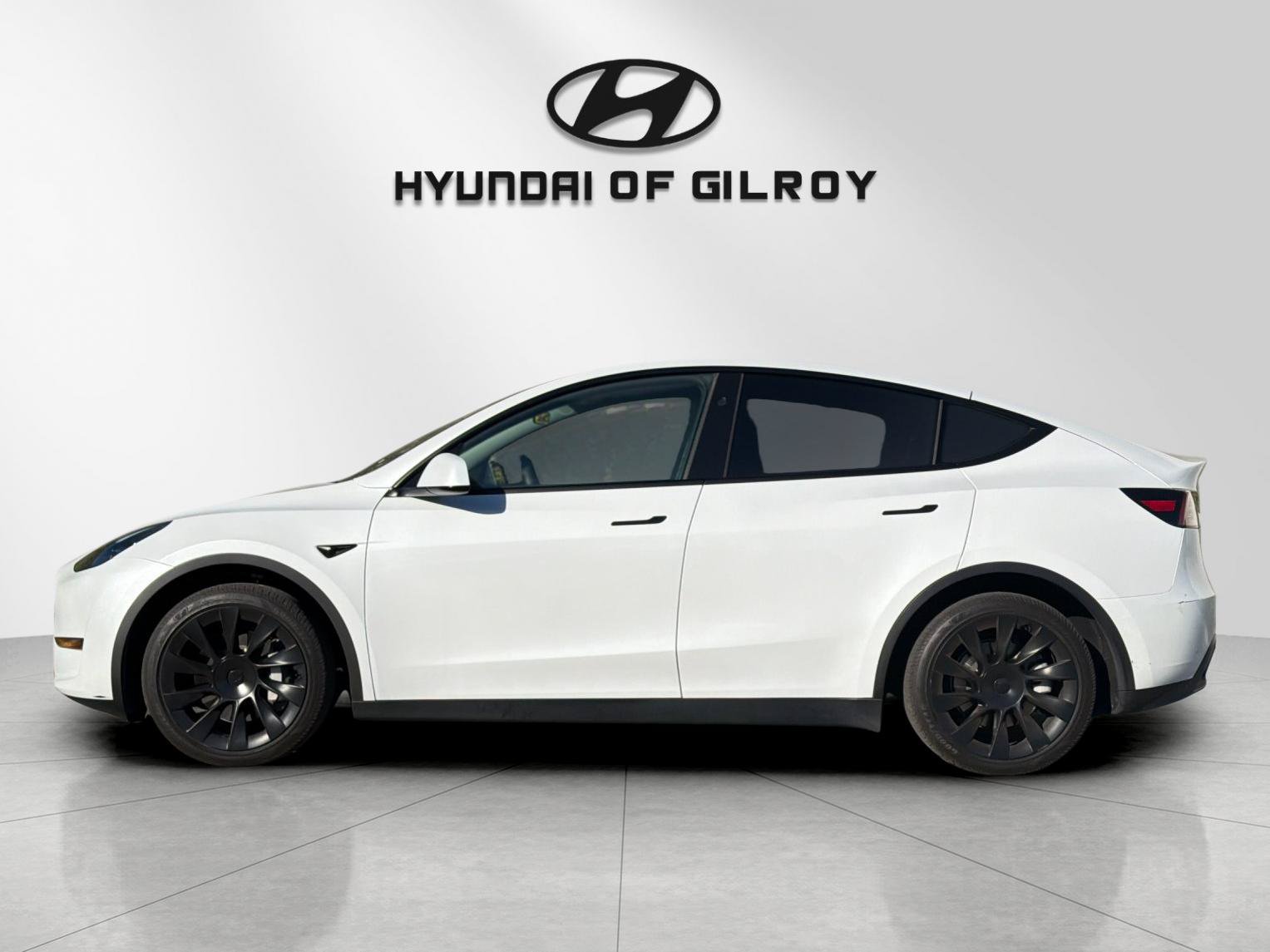 Used 2024 Tesla Model Y Long Range AWD/4WD image 2