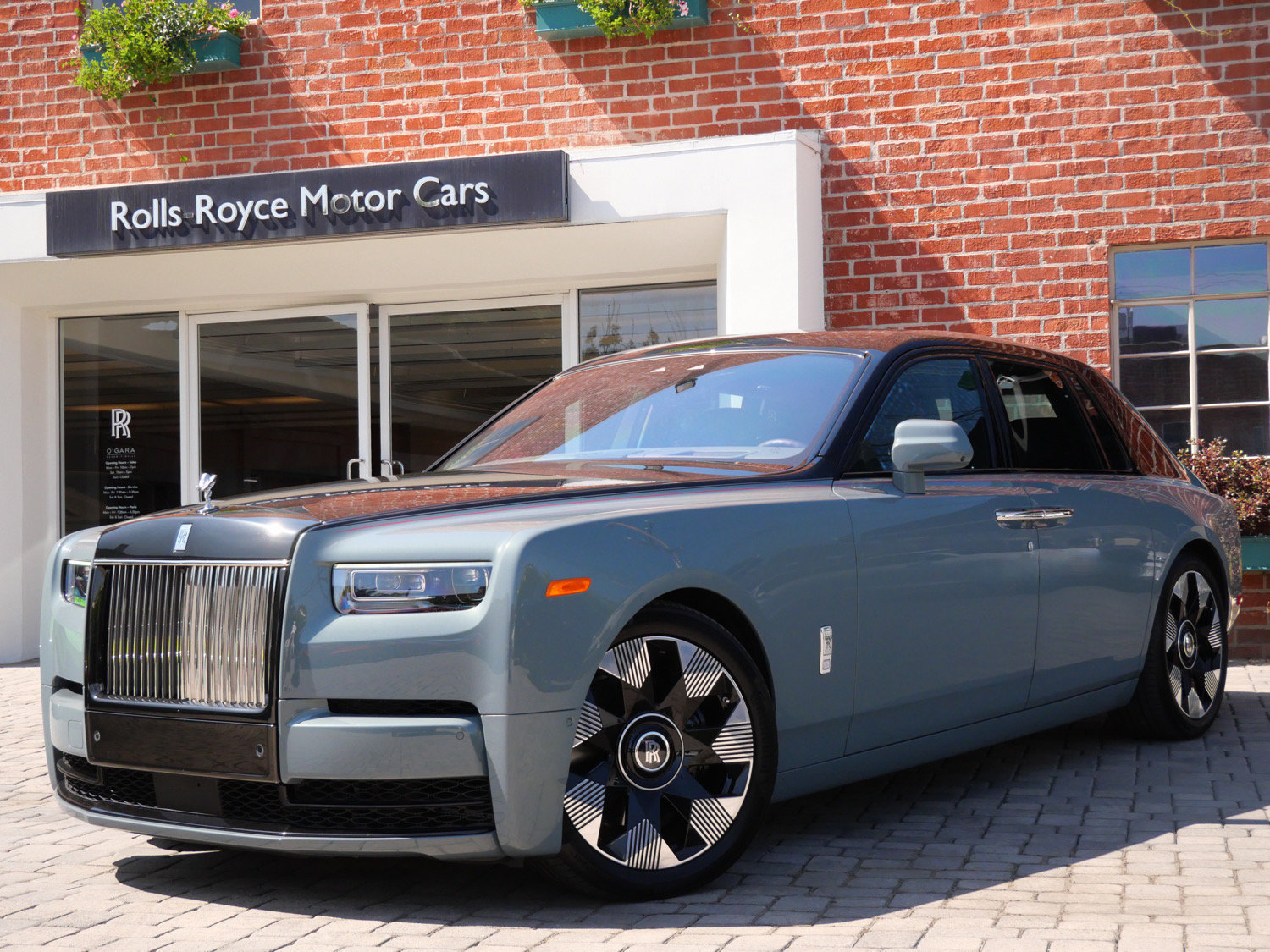 Certified 2023 Rolls-Royce Phantom Sedan RWD image 1
