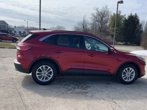 Used 2020 Ford Escape SE image 9