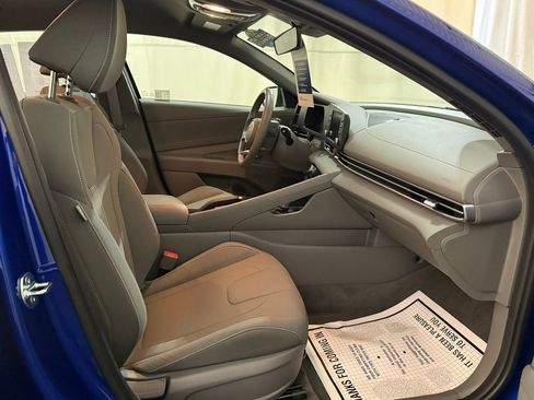 Certified 2025 Hyundai Elantra Sport image 30