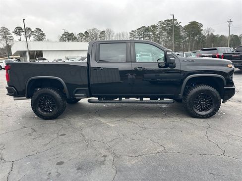Used 2024 Chevrolet Silverado 2500 ZR2 w/ Technology Package image 5