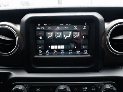 Used 2020 Jeep Wrangler Unlimited Sahara AWD/4WD image 13