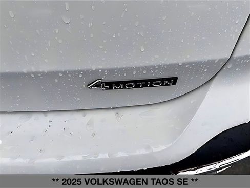Used 2025 Volkswagen Taos SE w/ Panoramic Sunroof Package image 10