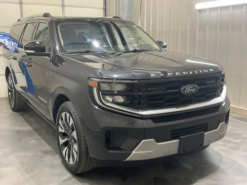 Used 2025 Ford Expedition Max Platinum w/ Driver's Package AWD/4WD image 2