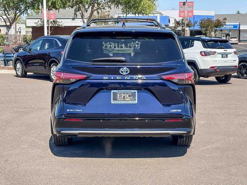 Used 2025 Toyota Sienna Limited AWD/4WD image 3