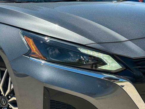 Used 2025 Nissan Altima 2.5 SV FWD image 10