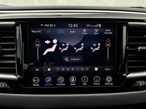 Used 2020 Chrysler Pacifica Touring-L Plus w/ S Appearance Package image 33