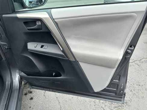 Used 2013 Toyota RAV4 LE image 21