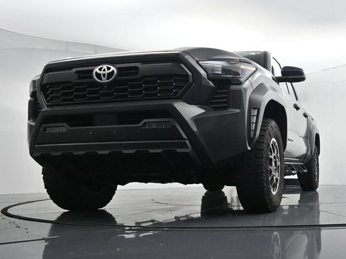 Used 2024 Toyota Tacoma TRD Off-Road w/ TRD Off Road Premium Package AWD/4WD image 19