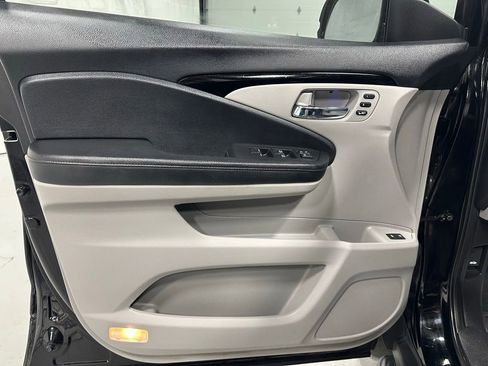 Used 2018 Honda Pilot Touring image 8