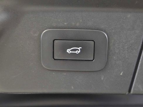 Used 2023 Land Rover Range Rover Velar R-Dynamic S AWD/4WD image 15
