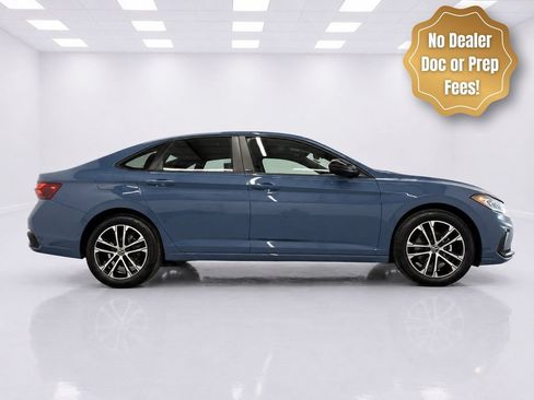 Used 2026 Volkswagen Jetta Sport FWD image 2