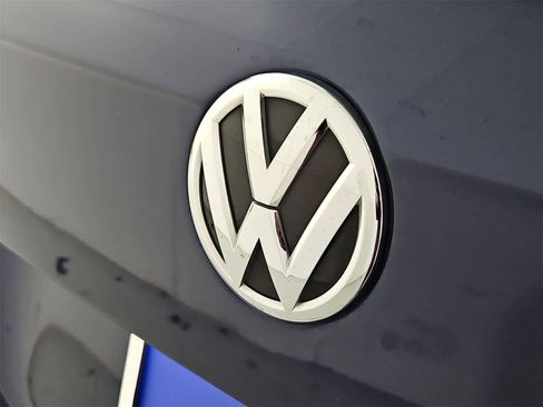 Used 2021 Volkswagen Tiguan SE image 11