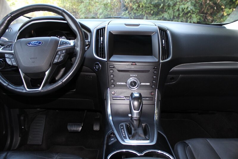 Used 2017 Ford Edge Titanium w/ Technology Package AWD/4WD image 14