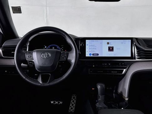 Used 2025 Toyota Camry SE AWD/4WD image 29