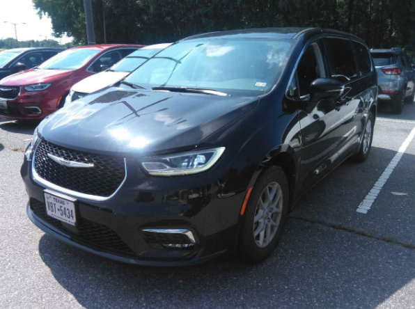 Used 2024 Chrysler Pacifica Touring-L FWD image 1