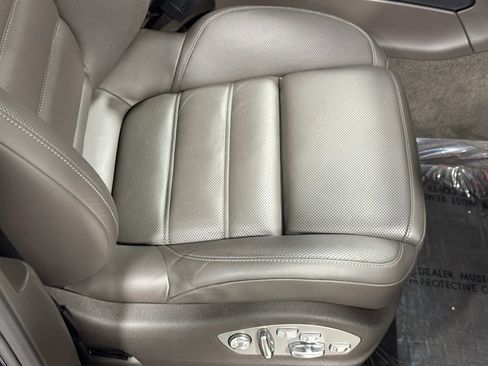 Used 2020 Porsche Macan Turbo image 58