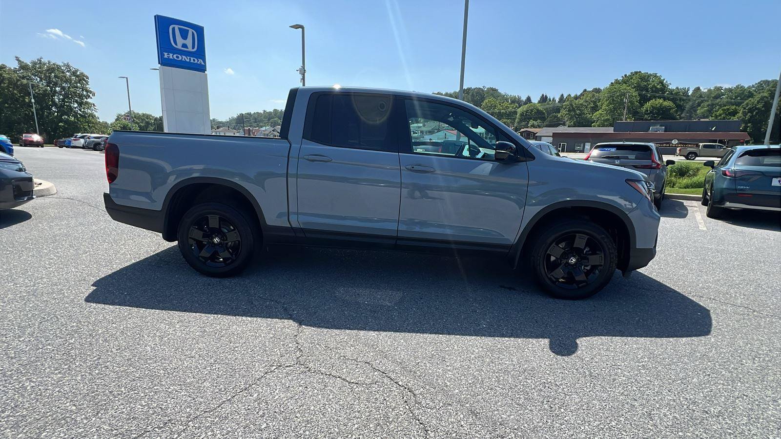 Used 2025 Honda Ridgeline Black Edition image 3