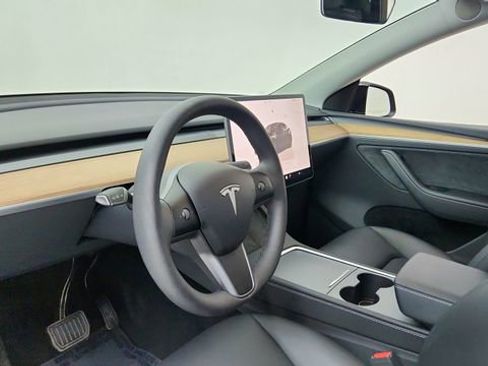 Used 2024 Tesla Model Y Long Range image 17