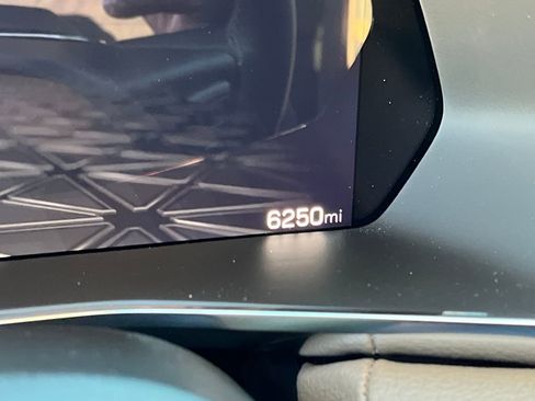 Used 2025 GMC Canyon Denali image 17