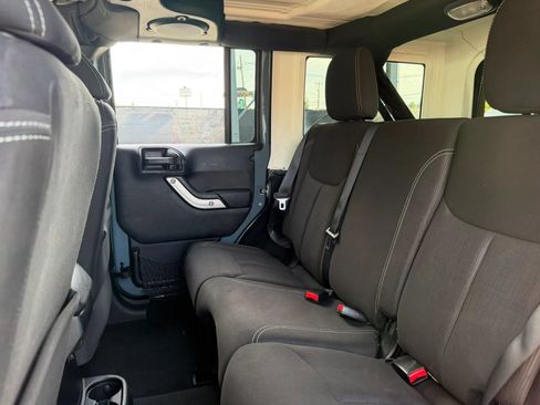 Used 2014 Jeep Wrangler Unlimited Sahara w/ Connectivity Group AWD/4WD image 16