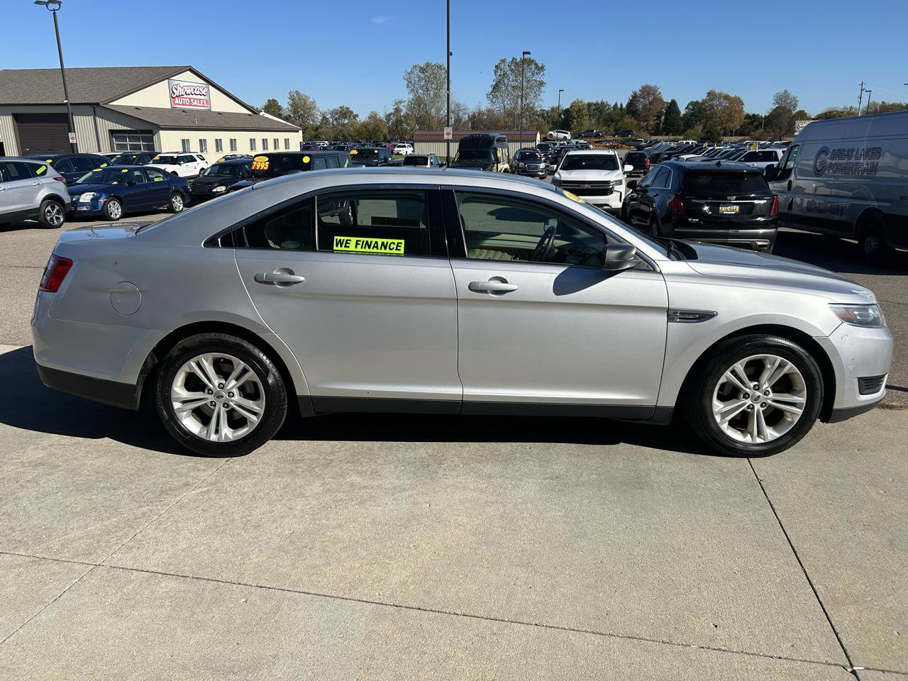 Used 2016 Ford Taurus SE FWD image 4