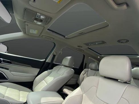 Certified 2022 Kia Telluride SX w/ Towing Package FWD image 12