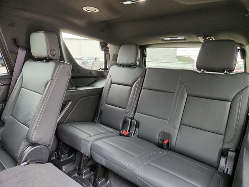 Used 2024 Chevrolet Tahoe LT RWD image 9