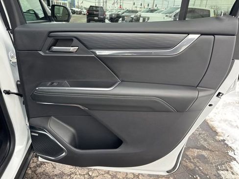 Used 2024 GMC Acadia Elevation image 23