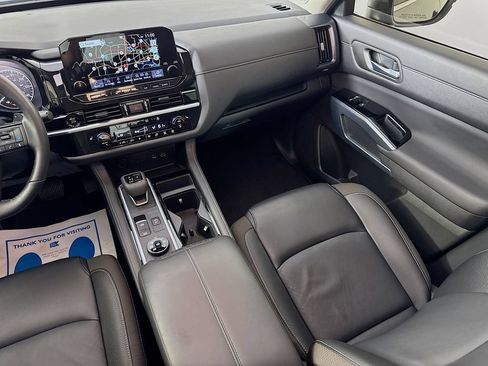 Used 2025 Nissan Pathfinder SL w/ SL Premium Package AWD/4WD image 31