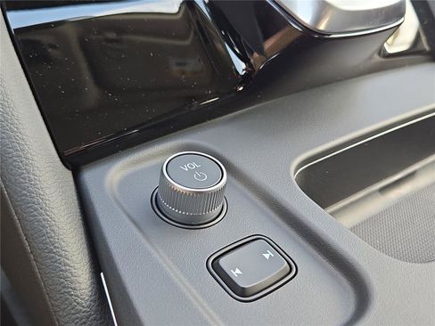 New 2026 Acura MDX SH-AWD image 9