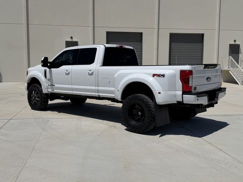 Used 2019 Ford F350 Lariat w/ Lariat Ultimate Package AWD/4WD image 3