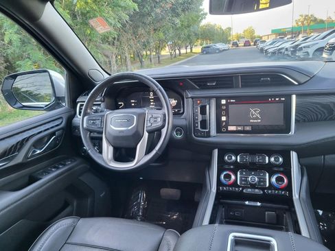 Used 2022 GMC Yukon XL Denali AWD/4WD image 17