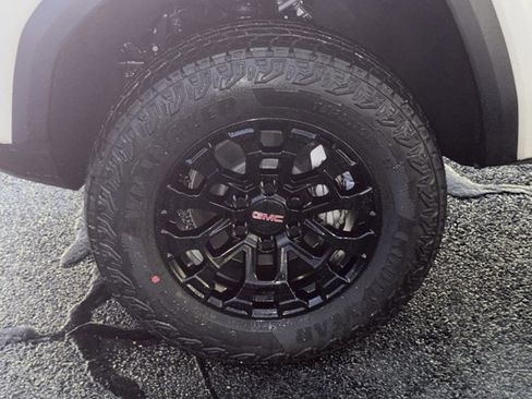 New 2026 GMC Canyon Elevation w/ Convenience Package image 16