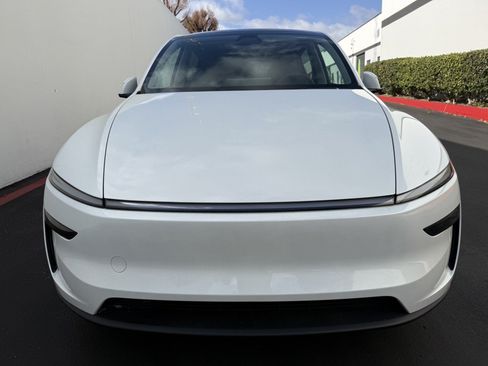 Used 2026 Tesla Model Y Long Range RWD image 6