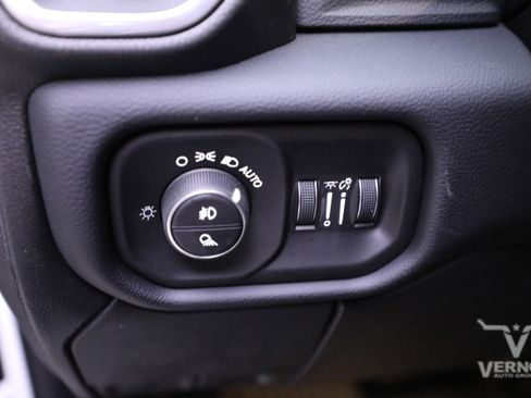 New 2026 RAM 2500 Laramie AWD/4WD image 16