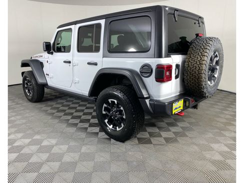Used 2025 Jeep Wrangler Unlimited Rubicon AWD/4WD image 5