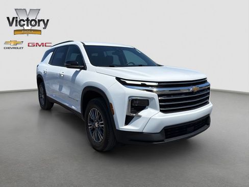 Used 2025 Chevrolet Traverse LT FWD image 8