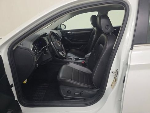 Used 2023 Volkswagen Jetta SE w/ Panoramic Sunroof Package FWD image 4