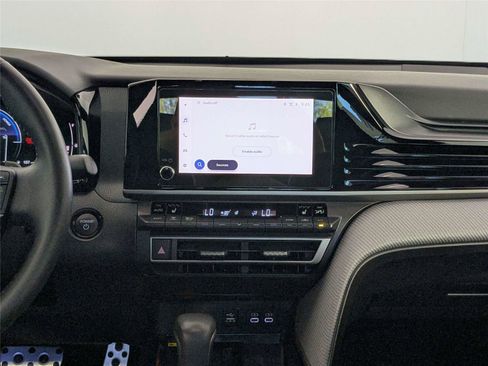 Used 2025 Toyota Camry SE w/ Convenience Package FWD image 40