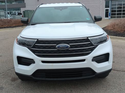 Used 2020 Ford Explorer XLT w/ Comfort Package image 3