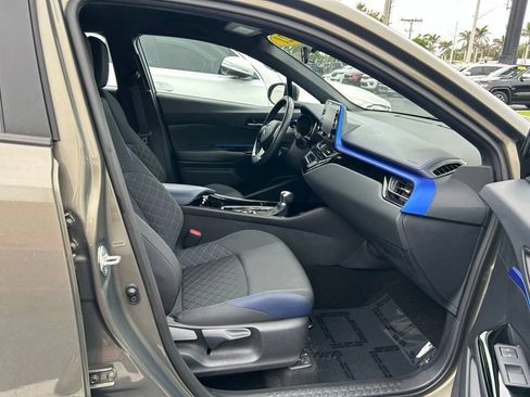 Used 2021 Toyota C-HR XLE FWD image 36