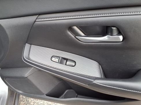 Used 2024 Nissan Sentra SV FWD image 28