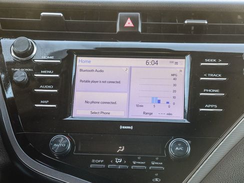 Certified 2020 Toyota Camry SE image 17