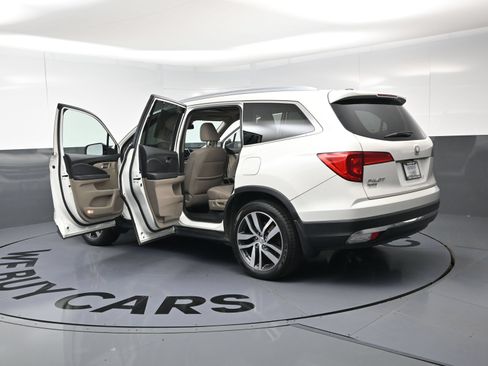 Used 2016 Honda Pilot Touring image 29