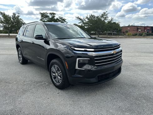 Used 2026 Chevrolet Traverse LT FWD image 16