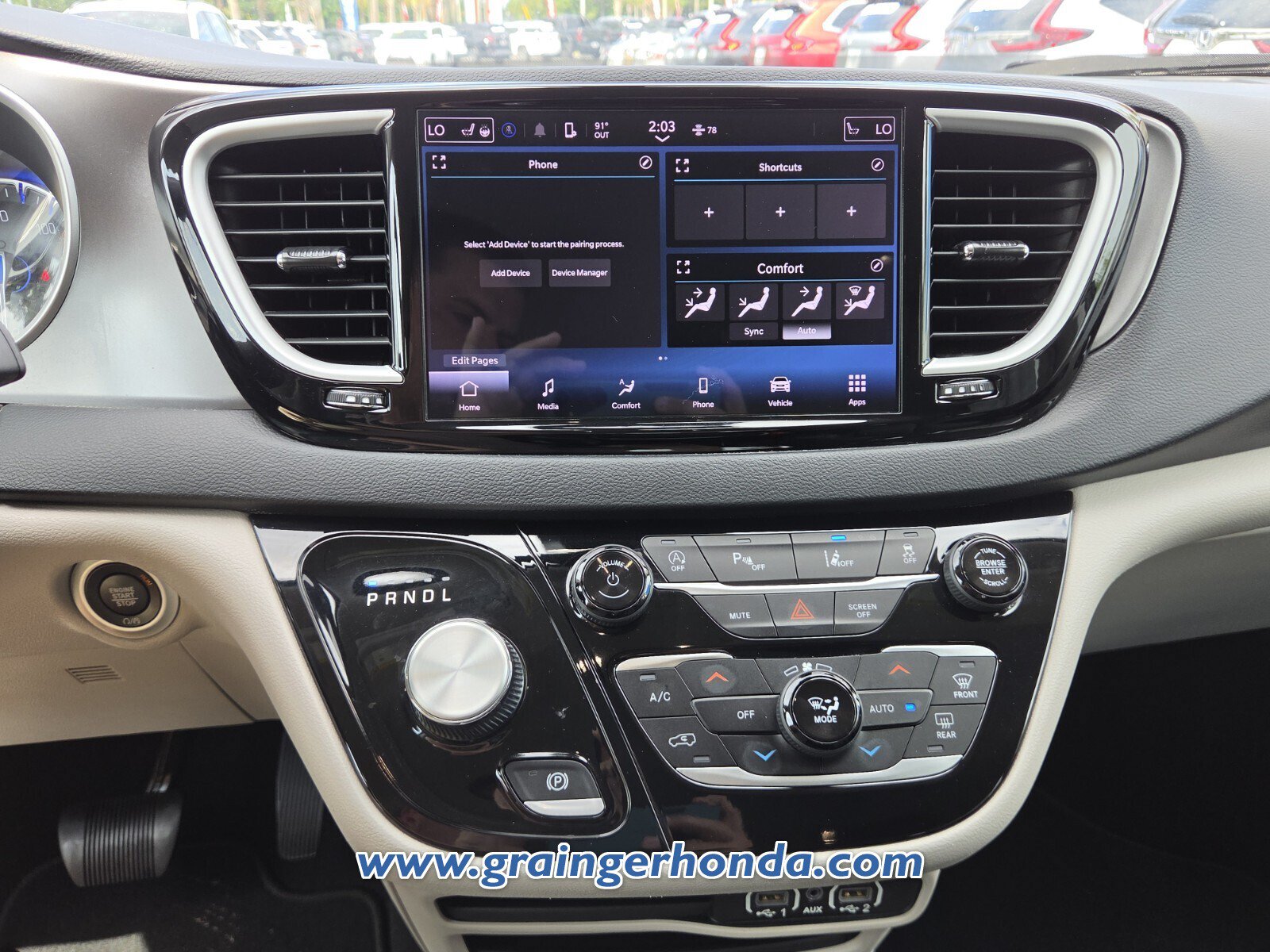 Used 2023 Chrysler Pacifica Touring-L FWD image 15